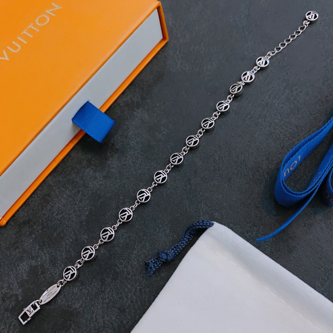 L0vis Vvtt0n bracelet