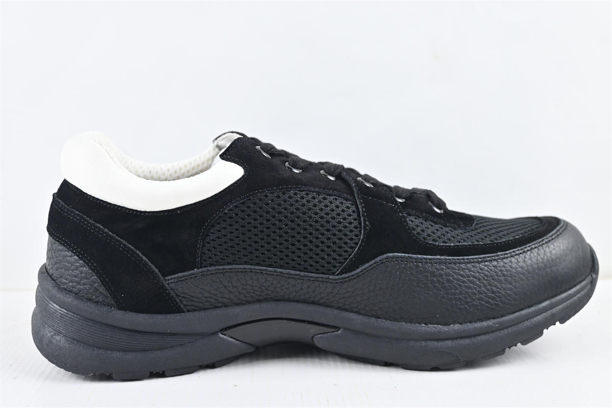 Ch**el Sneaker 